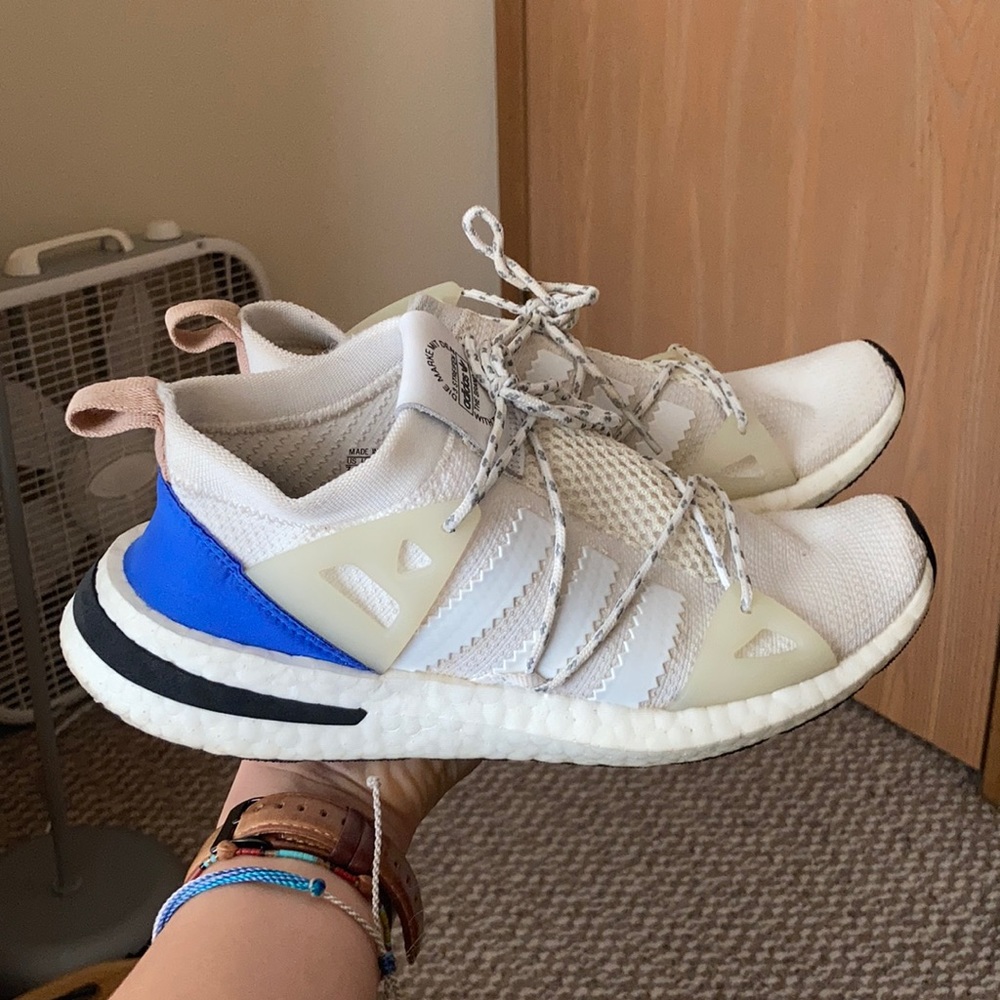 Arkyn Running Shoe